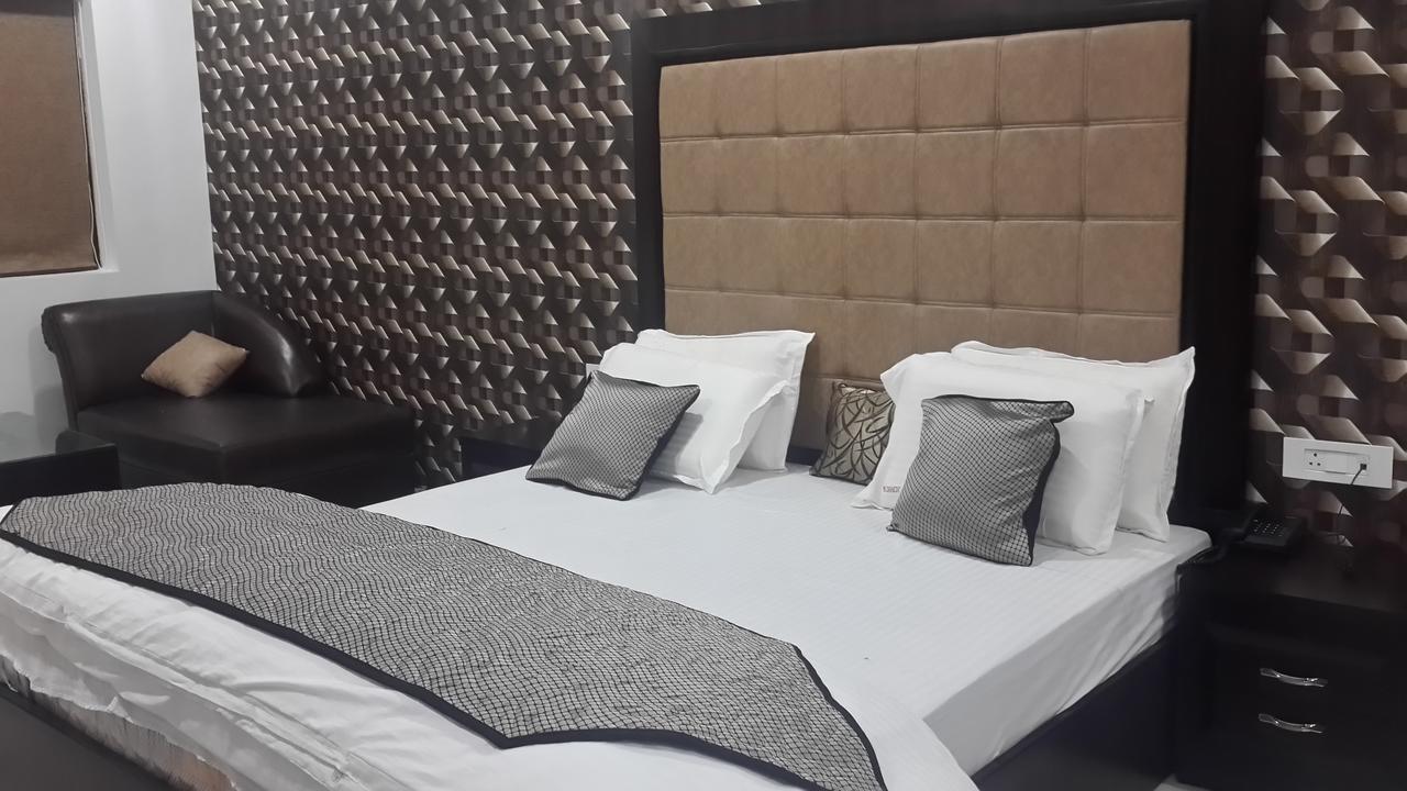 Hotel Mandakini Lush Канпур Экстерьер фото