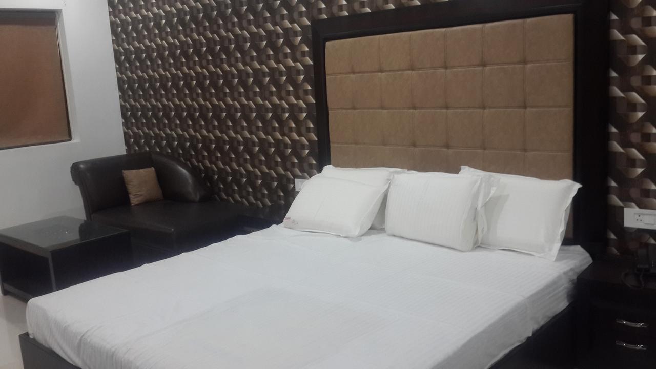 Hotel Mandakini Lush Канпур Экстерьер фото